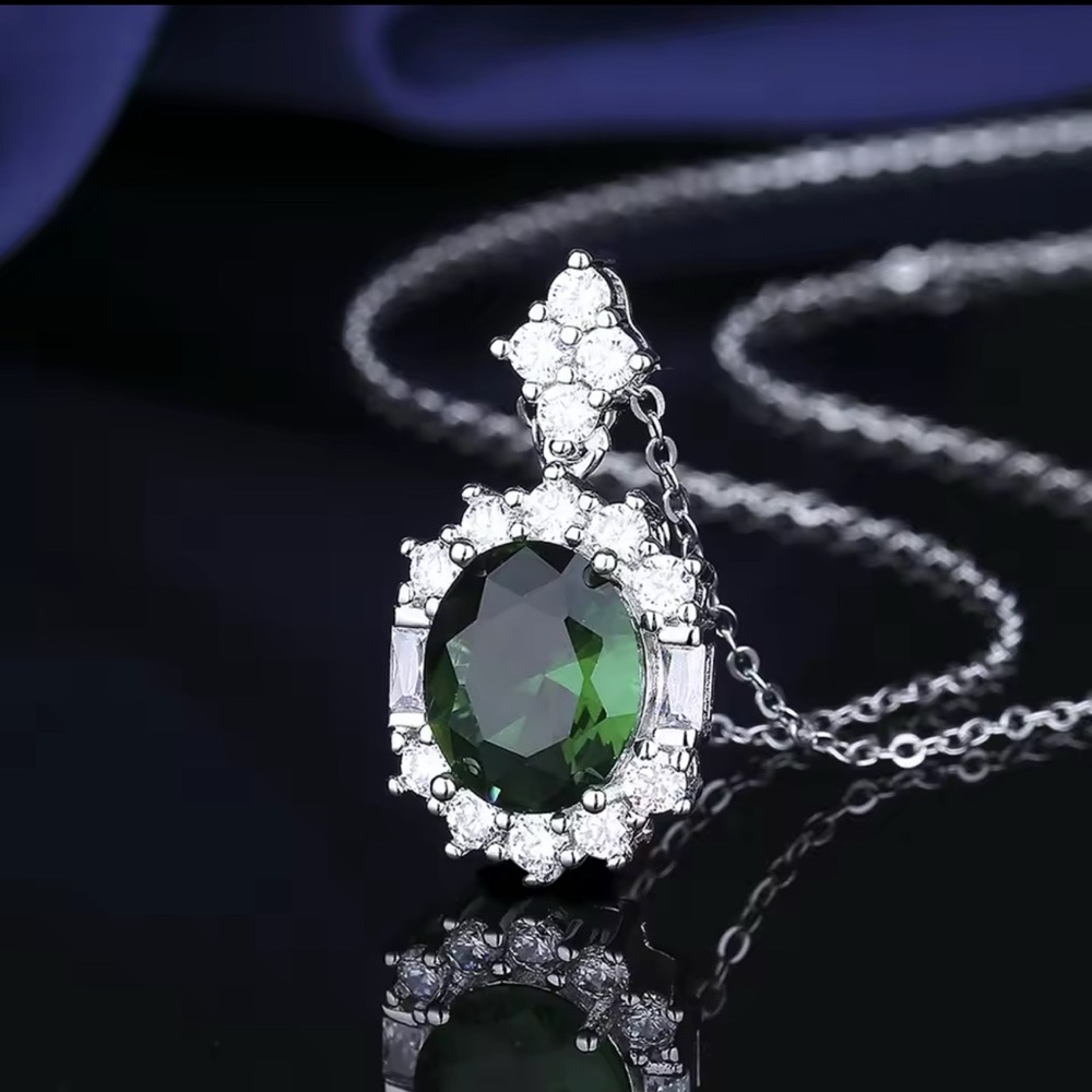 Exquisite S925 Silver and Green Gemstone Necklace